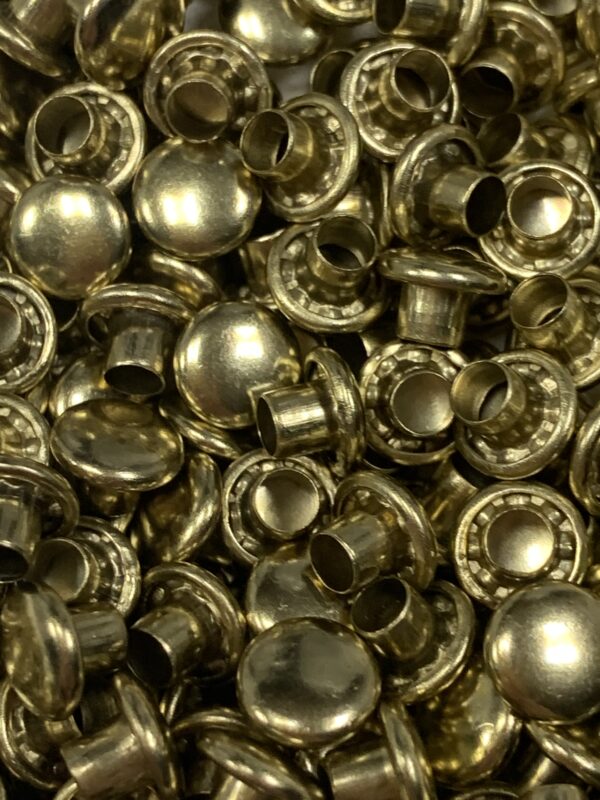 72638E23-44E0-4A78-B875-5EC115B3FD4C RIVETTI IN FERRO 33