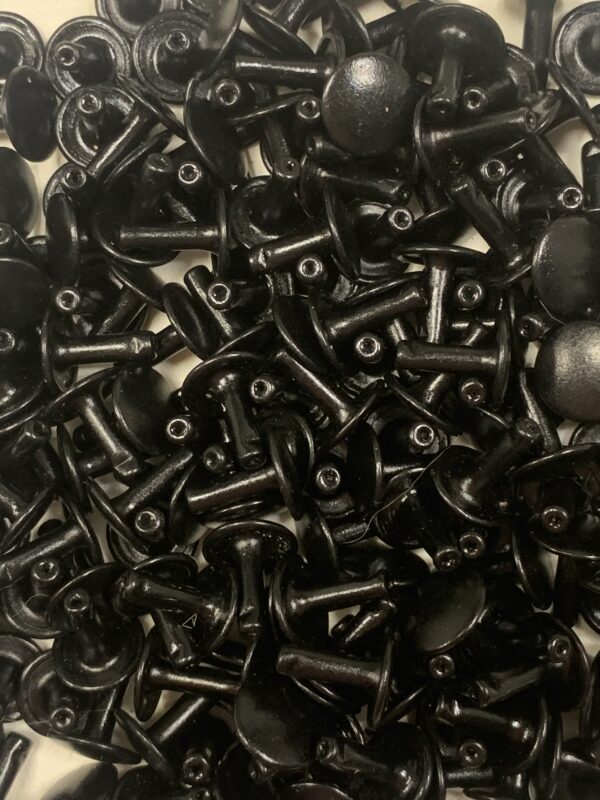 7E1AECE9-A1F3-4E98-8637-6181F5B2DAB8 RIVETTI IN FERRO 36