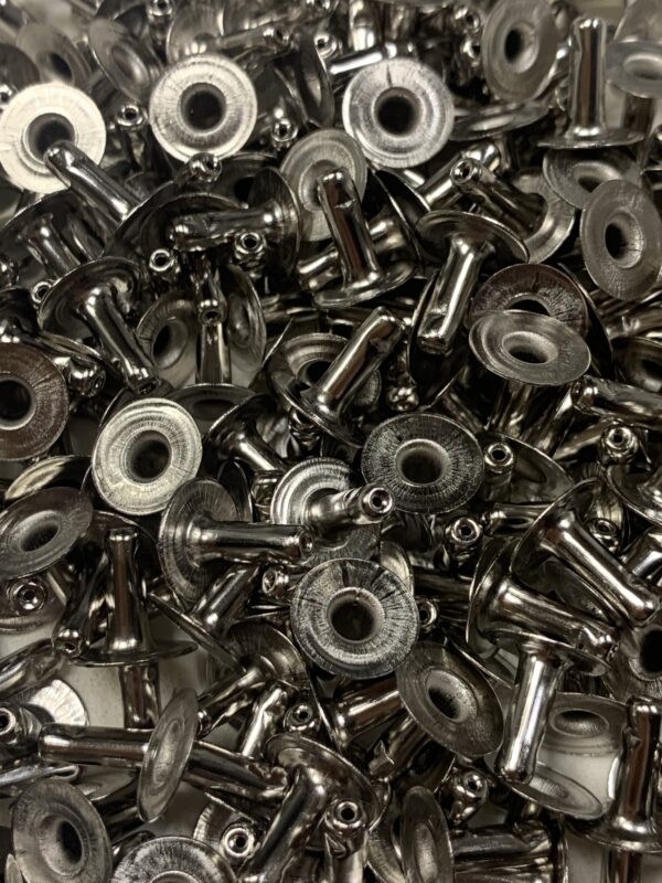 BE6F1B48-CC31-4EDA-8ED2-10DA5B8D9495 RIVETTI IN FERRO 36