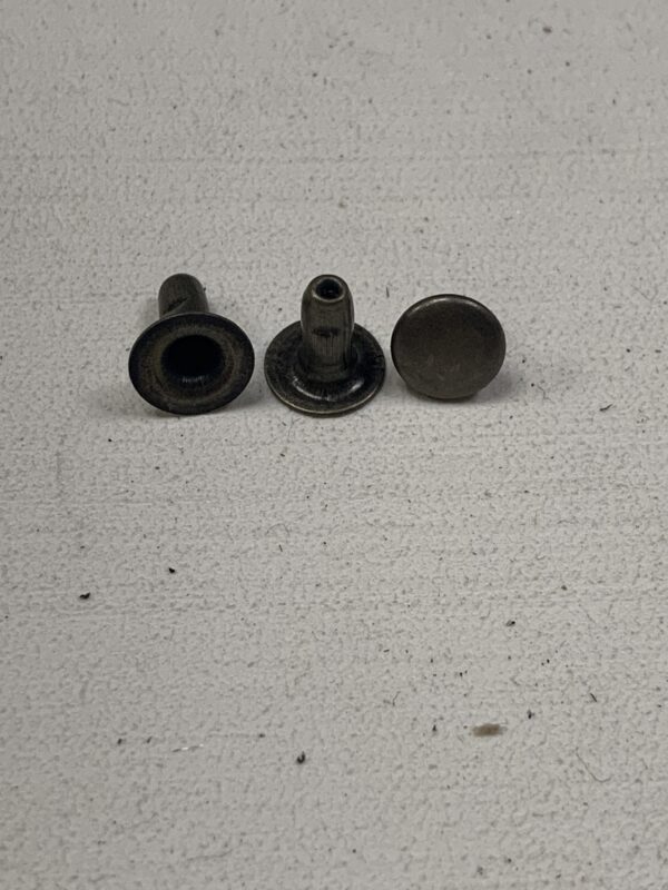 E9A8644E-F484-4A12-9DA5-861B960B63DE RIVETTI IN FERRO 33